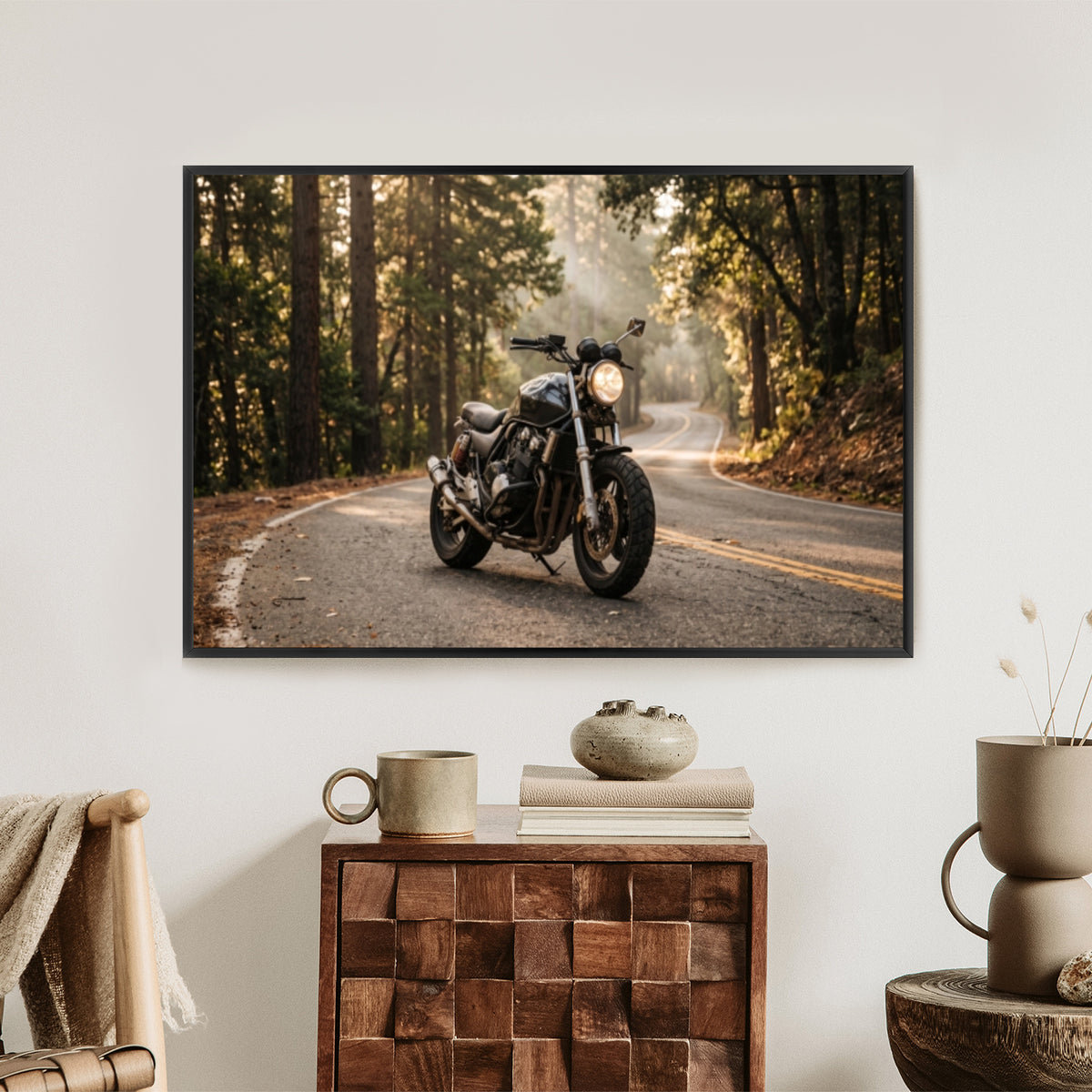 Gerahmtes Querformat-Poster mit Motorrad im künstlerischen Stil