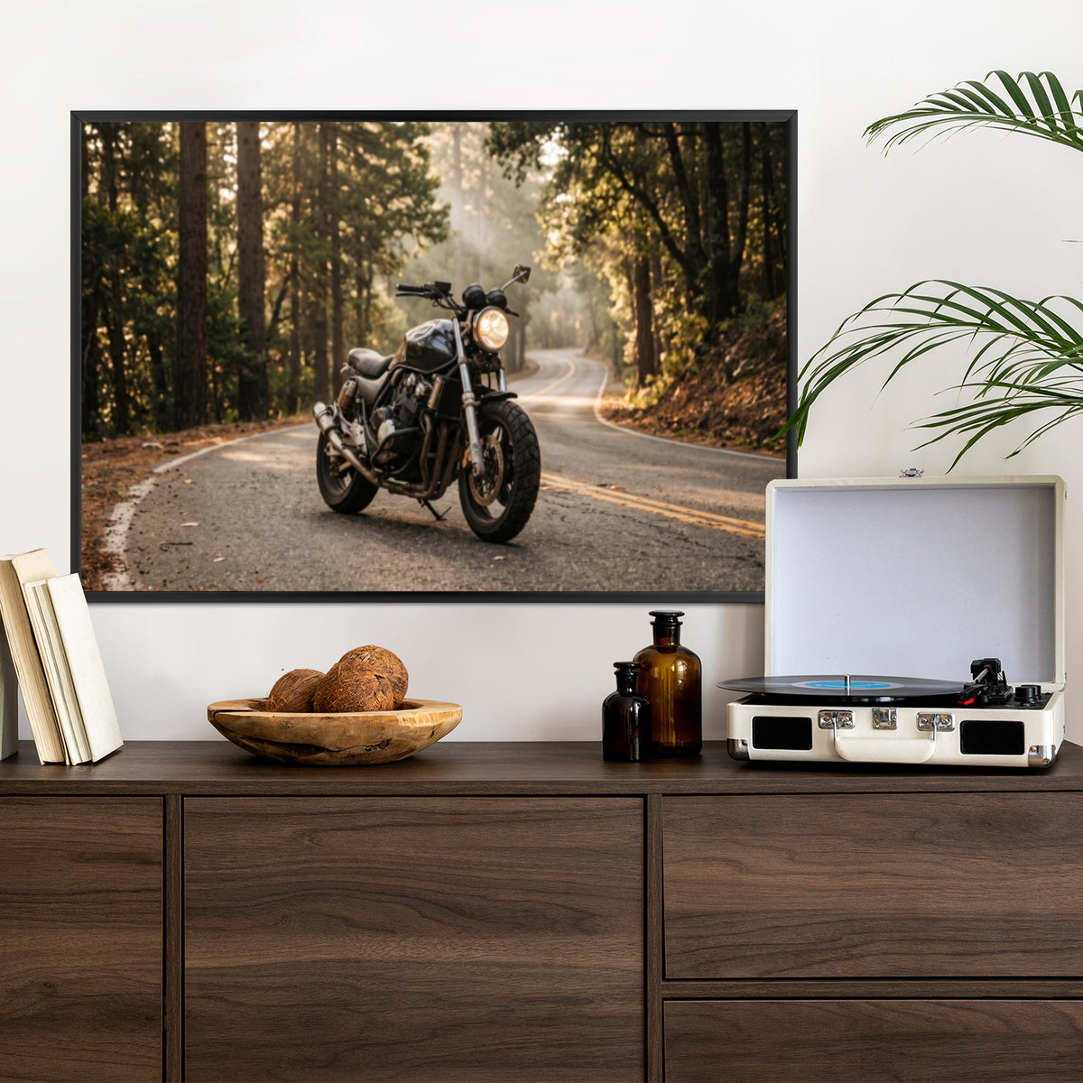Gerahmtes Querformat-Poster mit Motorrad im künstlerischen Stil